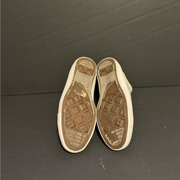 Converse - Picture 10 of 15